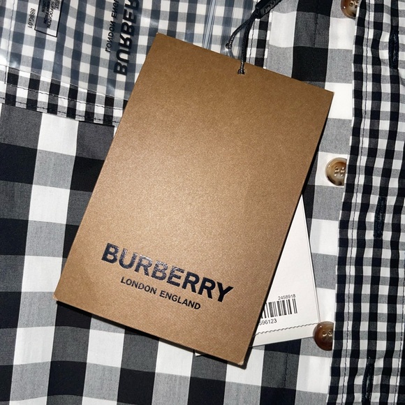 Burberry shirt new and amazing condition never used and with tags - Picture 2 of 4